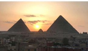 Panoramic pyramids Hills inn
